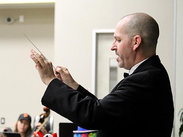 Orchestra prepares for Holiday Concert