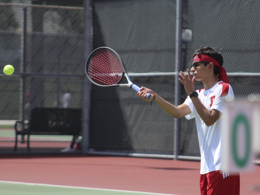Coogs squash Hornets in Tennis