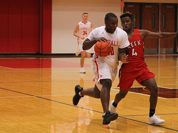 Basketball tops Brenham, beat by Huntsville