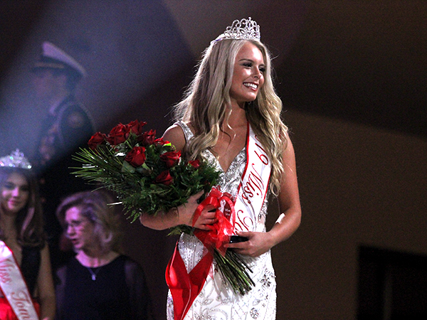 Presley Babb crowned Miss Tomball 2019