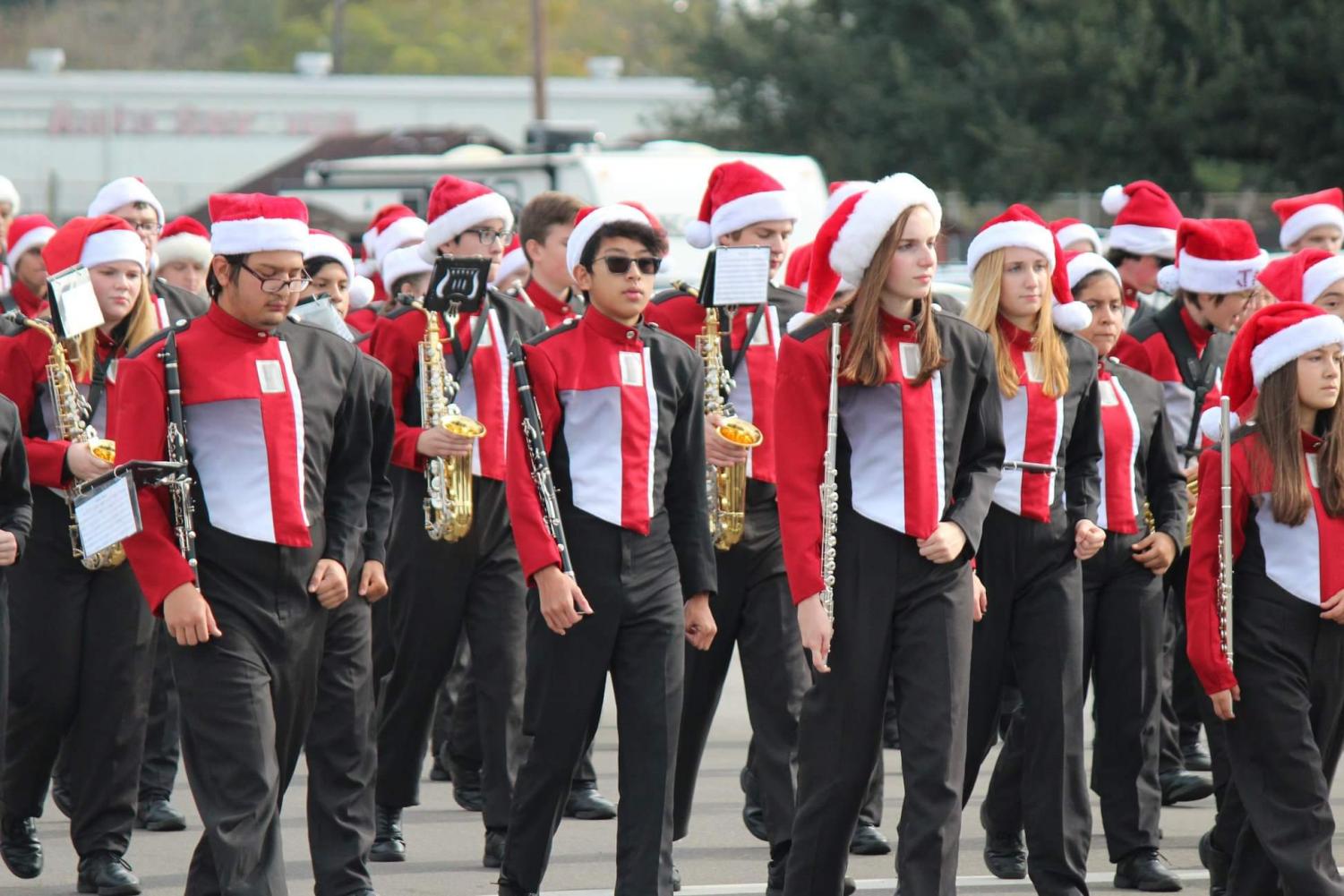 Concert Band Spread Christmas Cheer – The Cougar Claw