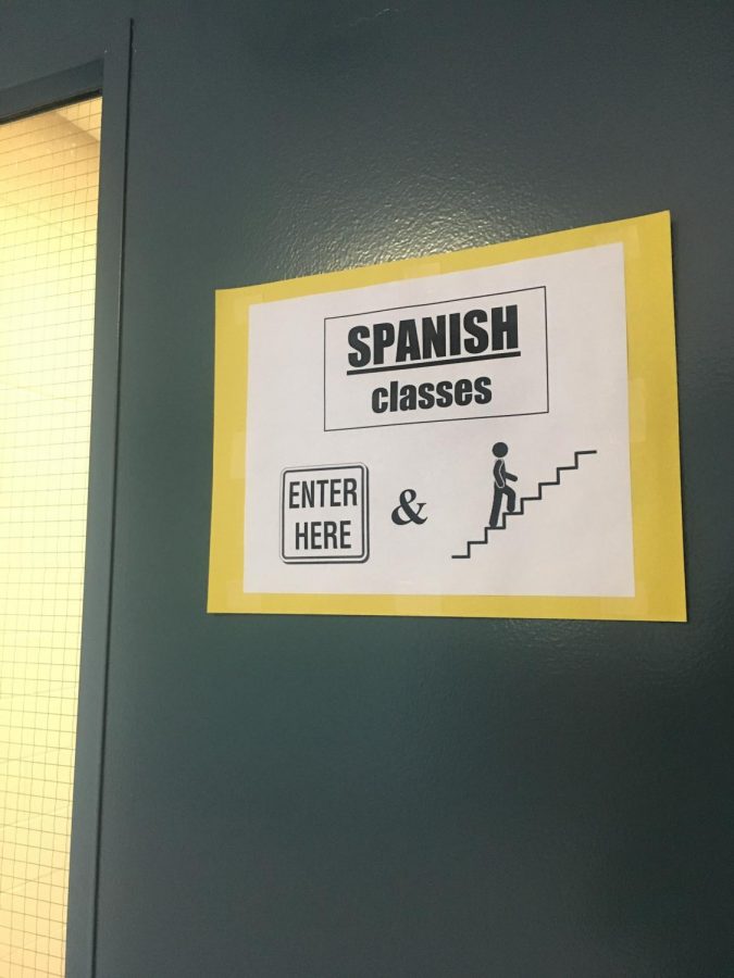Sign showing where to go for Spanish classes.