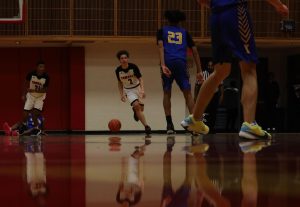 Arthur Oliveria dribbling the ball on the court 