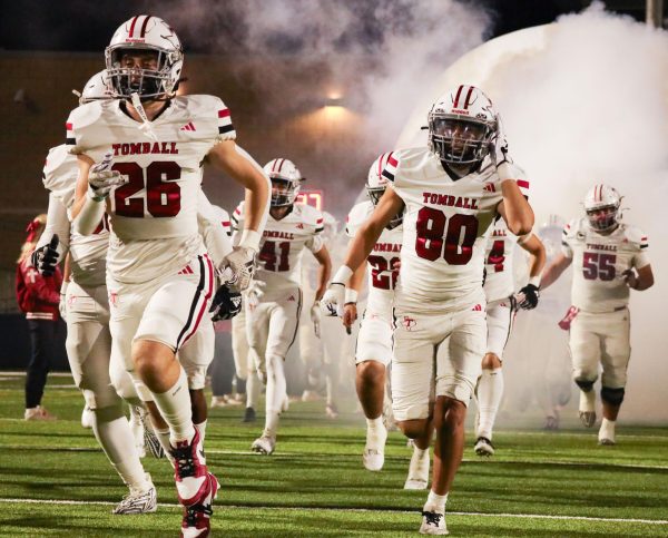 Cougars running out of the tunnel 